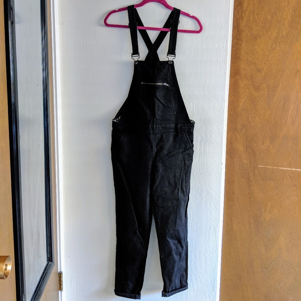 Forever 21 Black Skinny Overalls